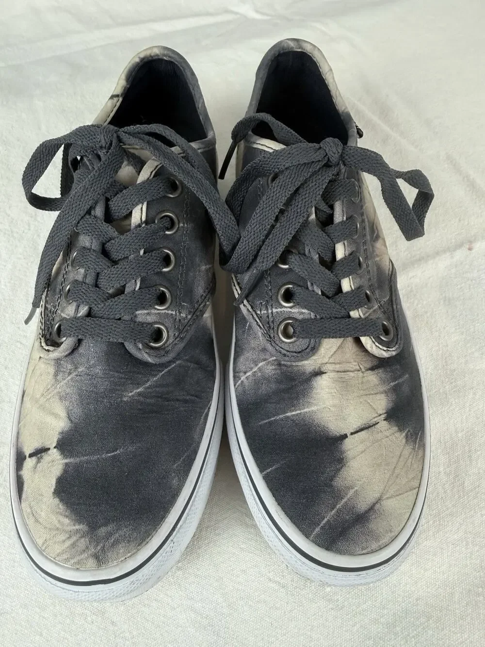 NWOB VANS Atwood W6 Black/Gray denim destroy Tie-Dye Drizzle Low Top Sneakers